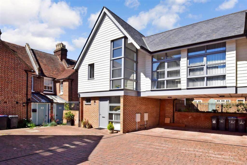 Modern City Centre House With Free Parking Canterbury Exterior photo