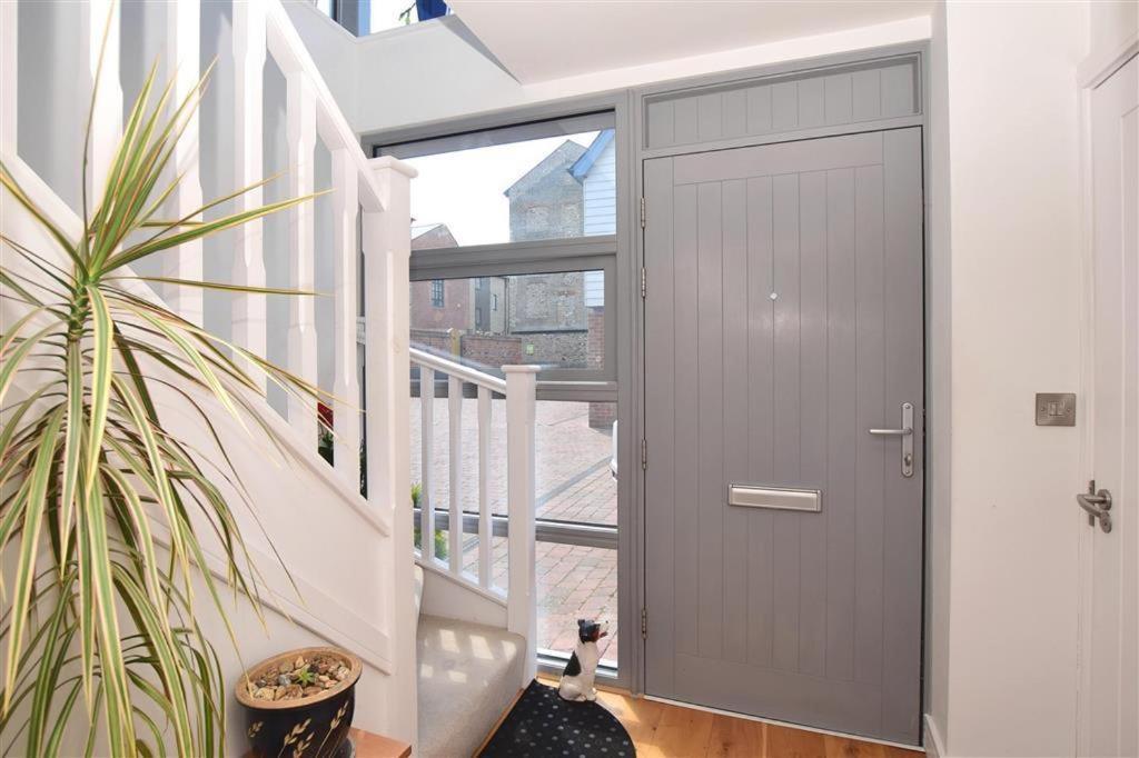 Modern City Centre House With Free Parking Canterbury Exterior photo