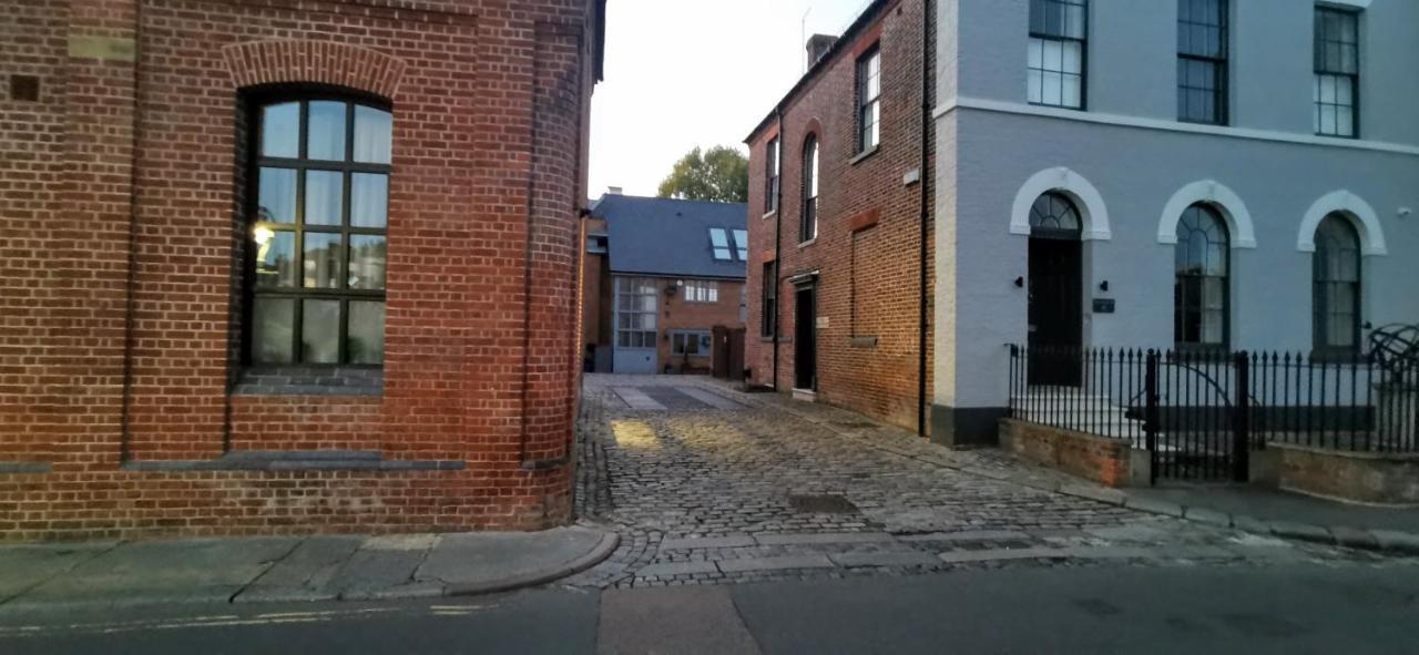 Modern City Centre House With Free Parking Canterbury Exterior photo