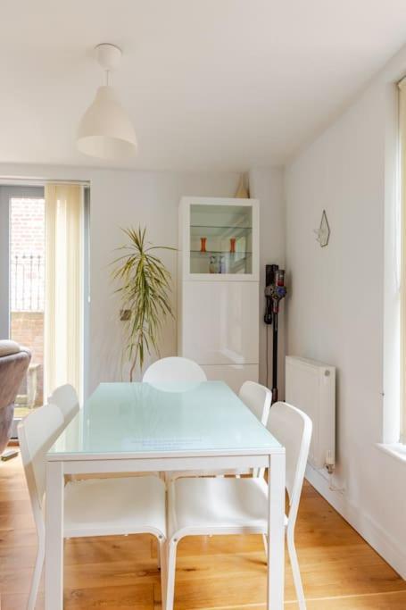 Modern City Centre House With Free Parking Canterbury Exterior photo