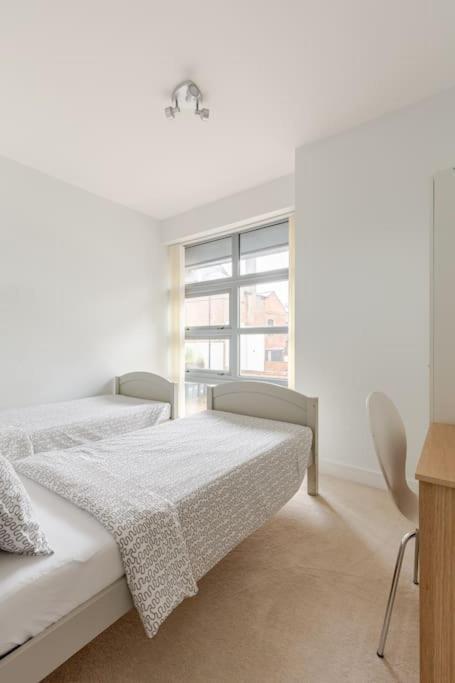 Modern City Centre House With Free Parking Canterbury Exterior photo