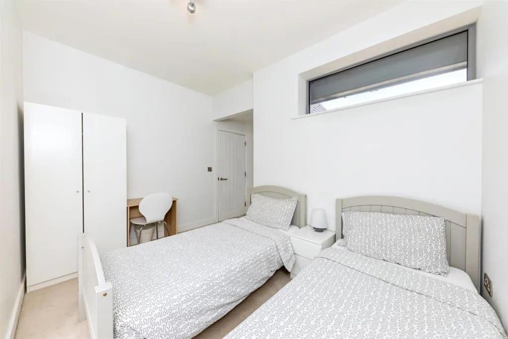 Modern City Centre House With Free Parking Canterbury Exterior photo