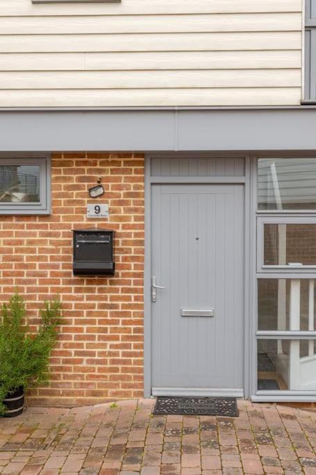 Modern City Centre House With Free Parking Canterbury Exterior photo
