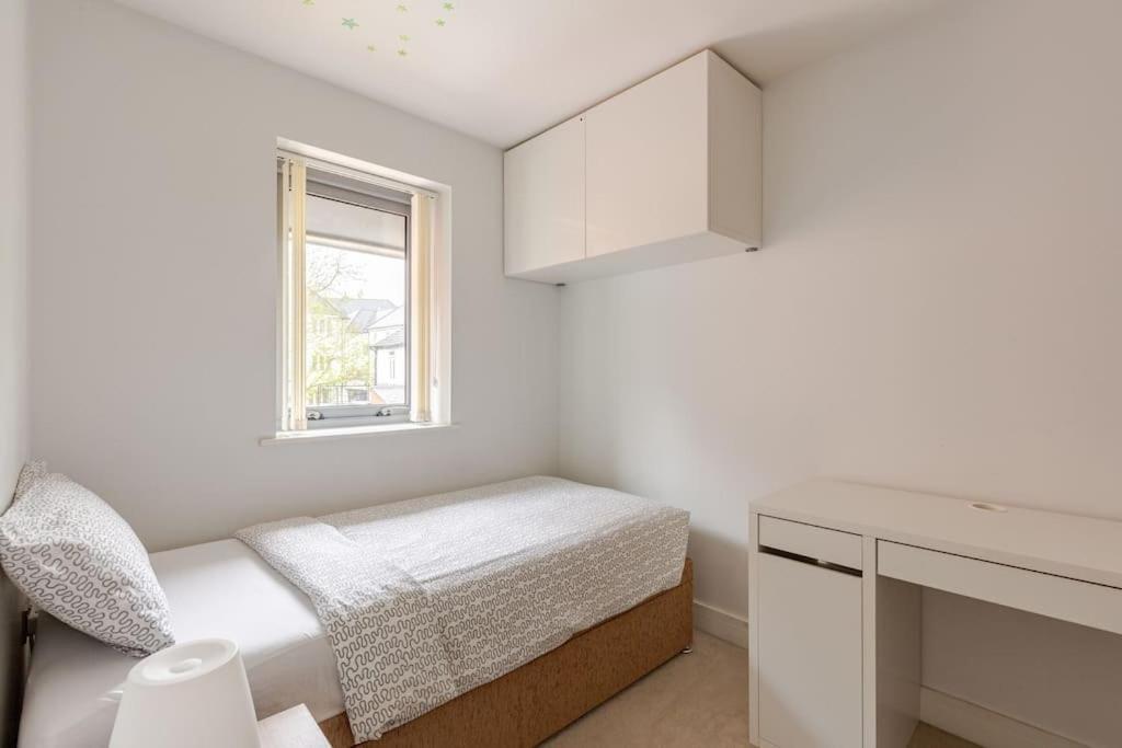 Modern City Centre House With Free Parking Canterbury Exterior photo