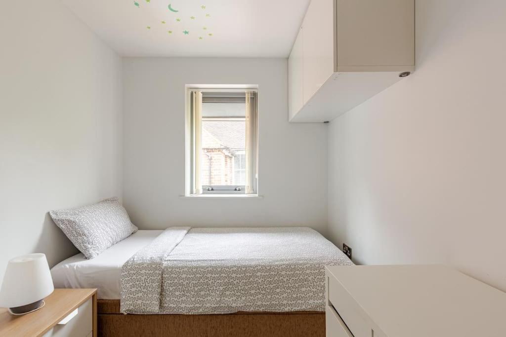 Modern City Centre House With Free Parking Canterbury Exterior photo