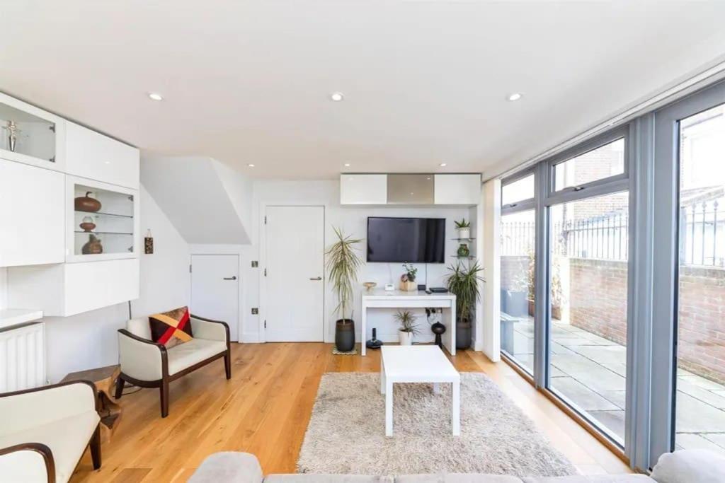 Modern City Centre House With Free Parking Canterbury Exterior photo
