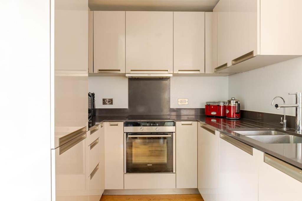 Modern City Centre House With Free Parking Canterbury Exterior photo