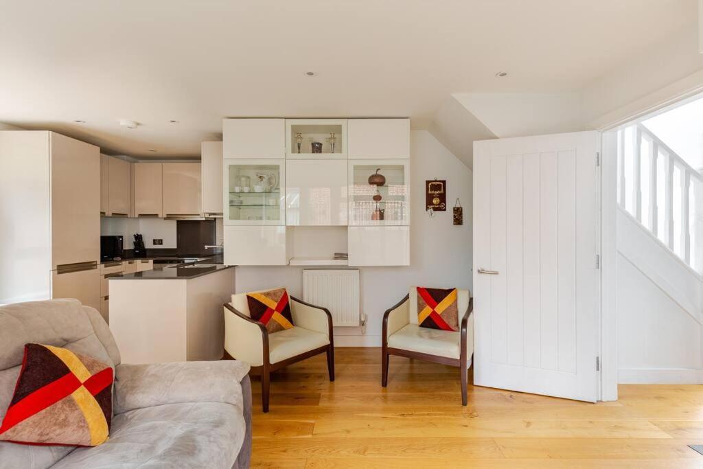 Modern City Centre House With Free Parking Canterbury Exterior photo